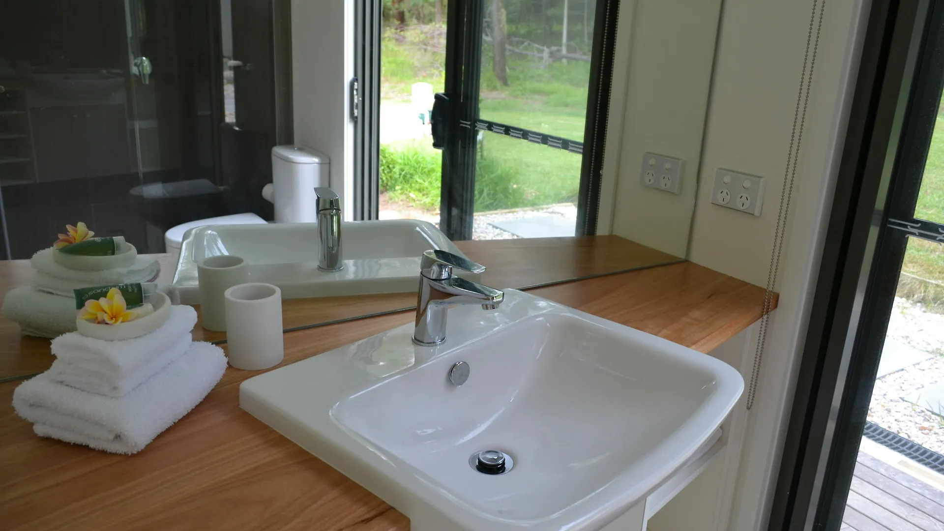 The Lily Pad At Byron Bay Apartment